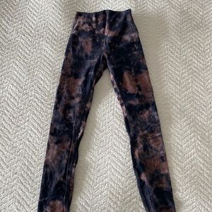 Lululemon diamond dye align size 2